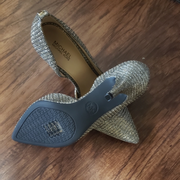 Heels - Picture 2 of 2